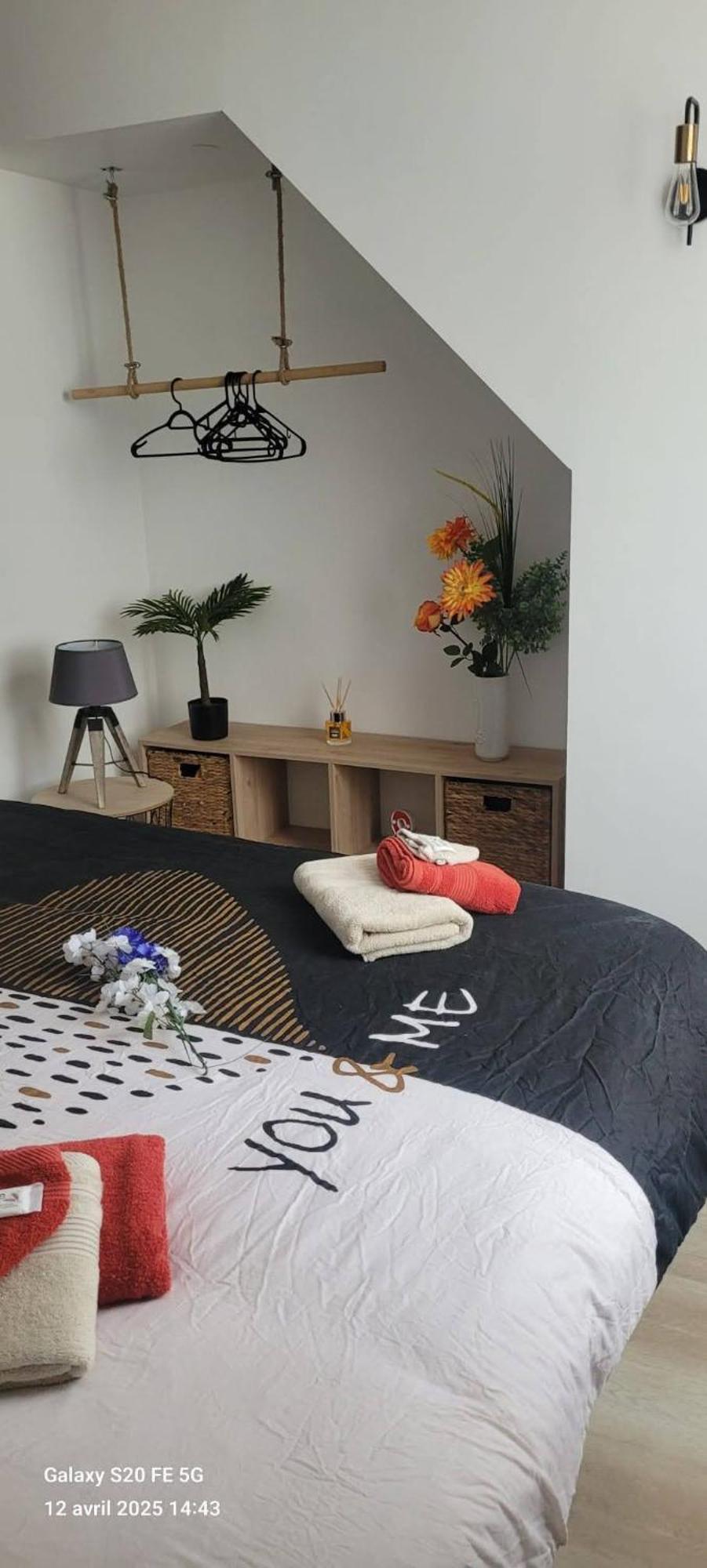 Les Volets Bleus - Deux Appartements Et Un Studio, Jardin بورج الغرفة الصورة