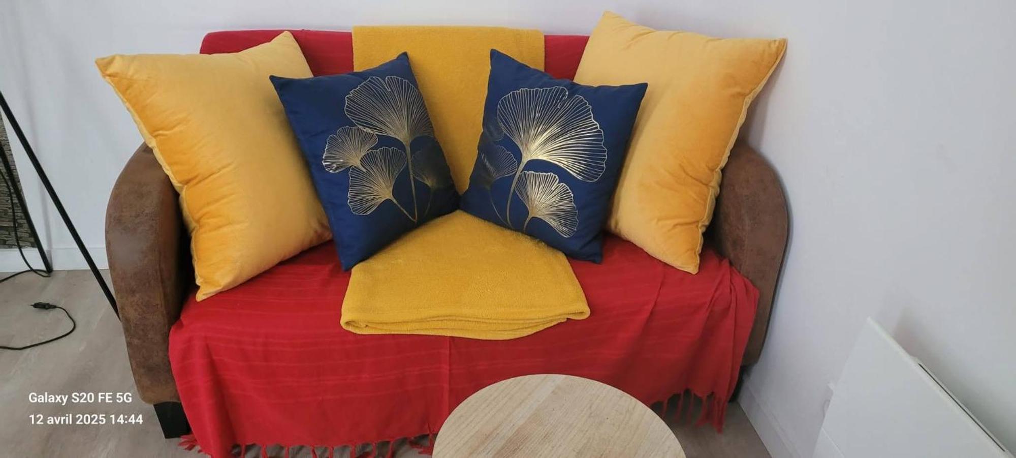 Les Volets Bleus - Deux Appartements Et Un Studio, Jardin بورج الغرفة الصورة